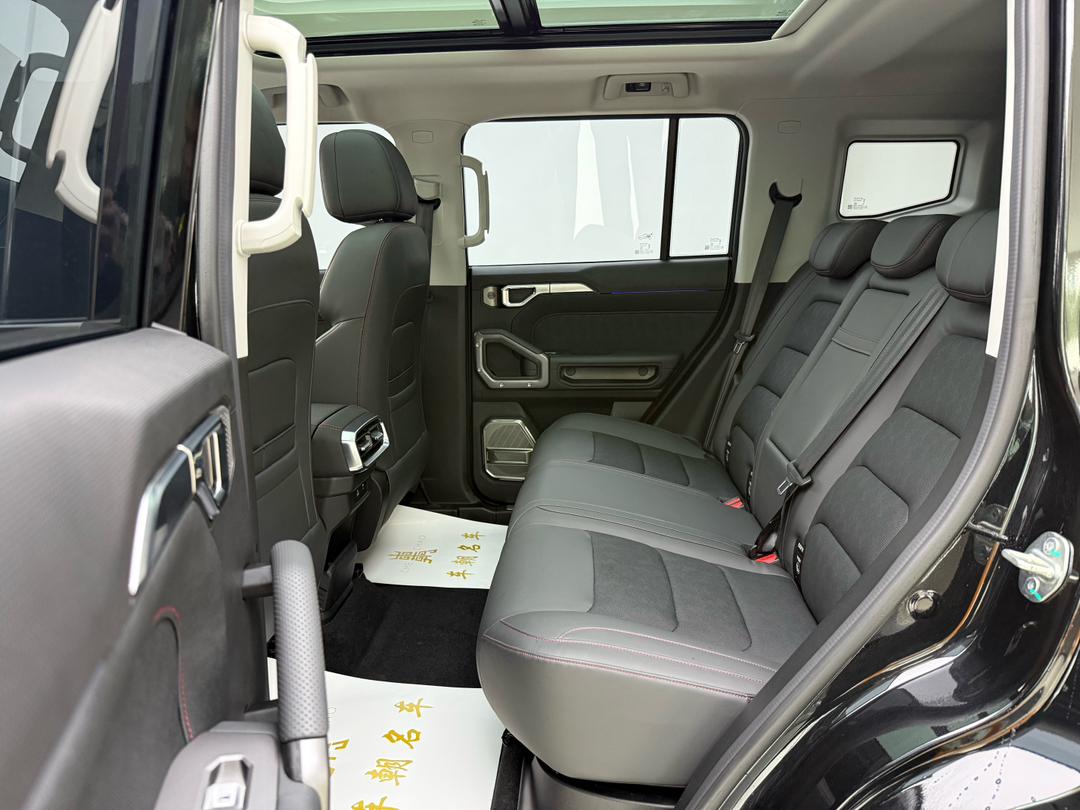 Car image 10