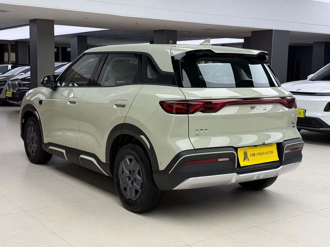 Car image 10