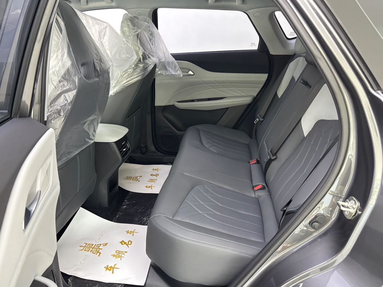 Car image 9