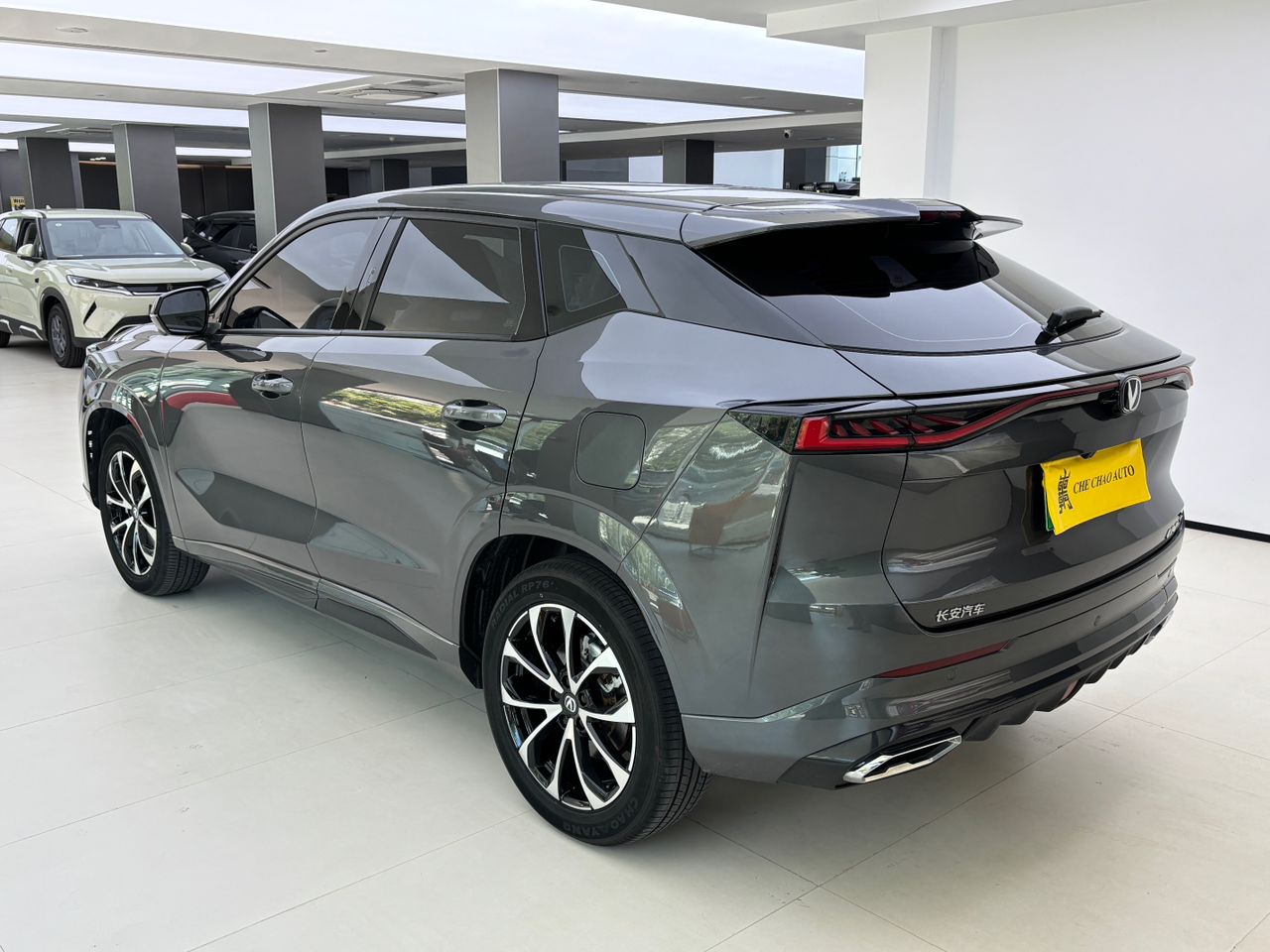 Car image 12
